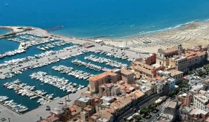 Bnb The Station Nettuno Exterior foto